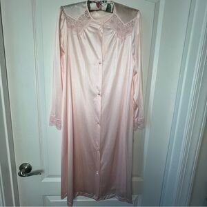 Rare Vintage Vanity Fair light pink bathrobe with tags, size petite